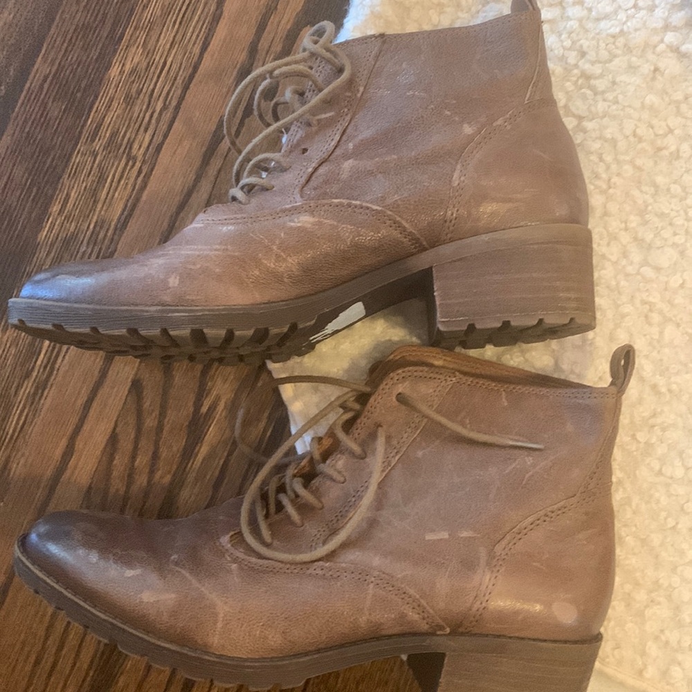 Lucky brand burnish toe leather extreme distress boots. Gals who get it get it!